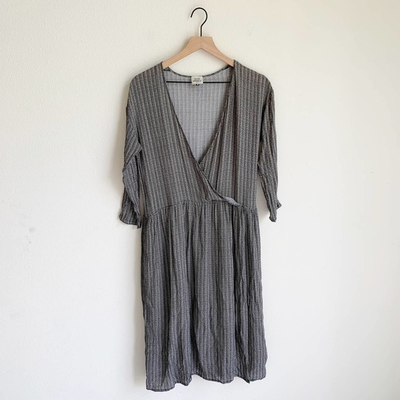 Suzie Winkle Chevron Midi V Neck Dress - Picture 1 of 9